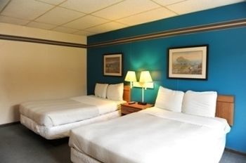 Americas Best Value Inn Story City Экстерьер фото